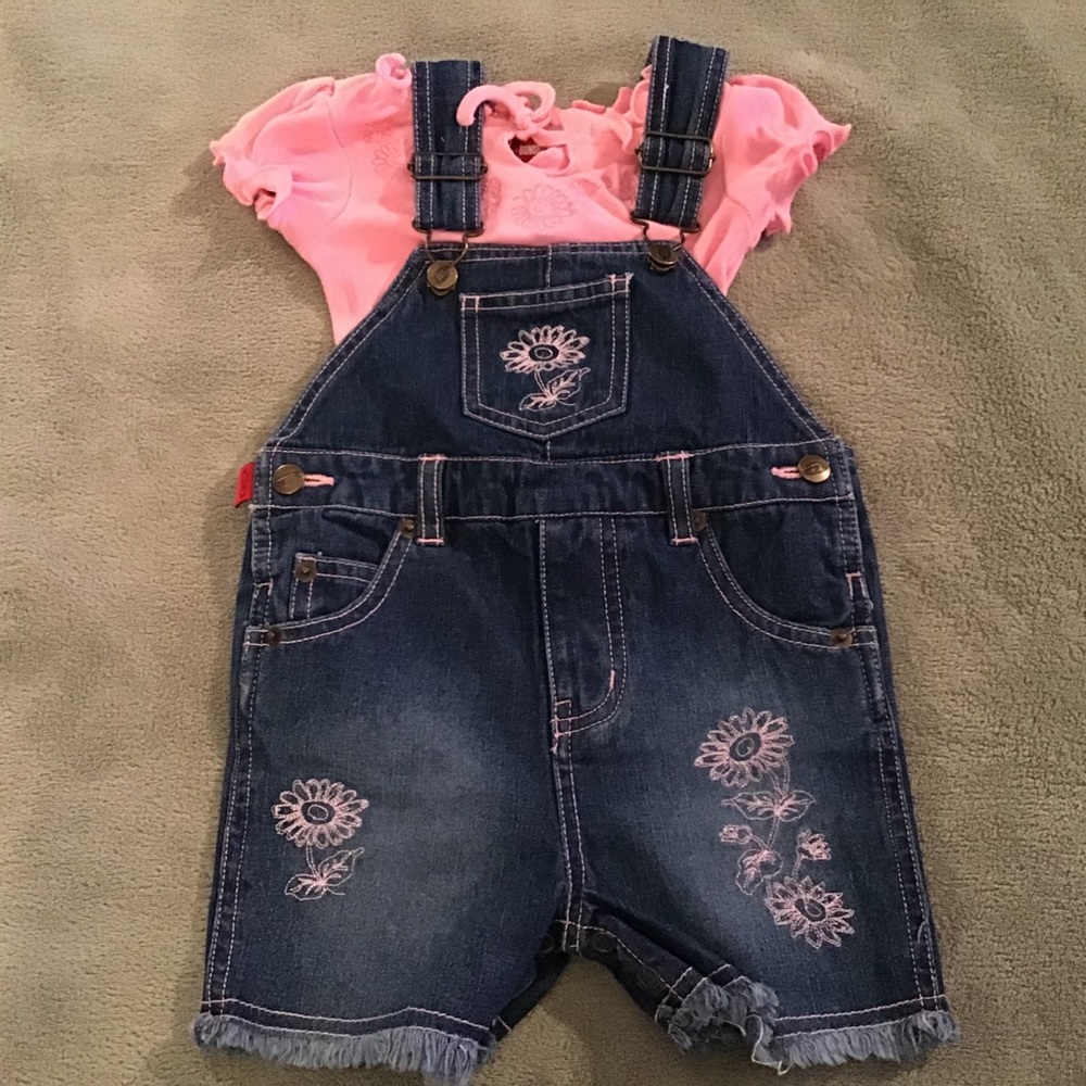 Bongo 2pc. Overall and top.